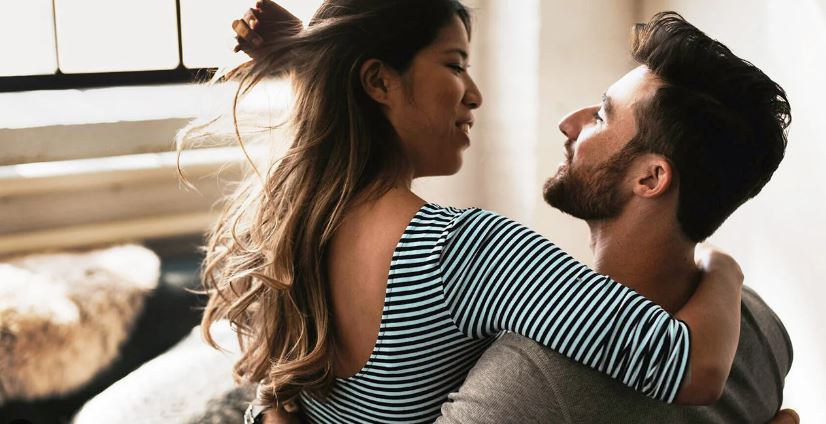 Nằm mơ thấy quan hệ với người lạ có ý nghĩa gì